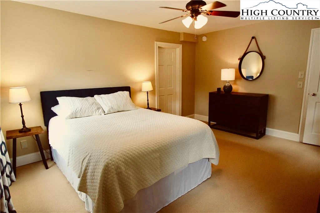 Image number 5 for the current listing