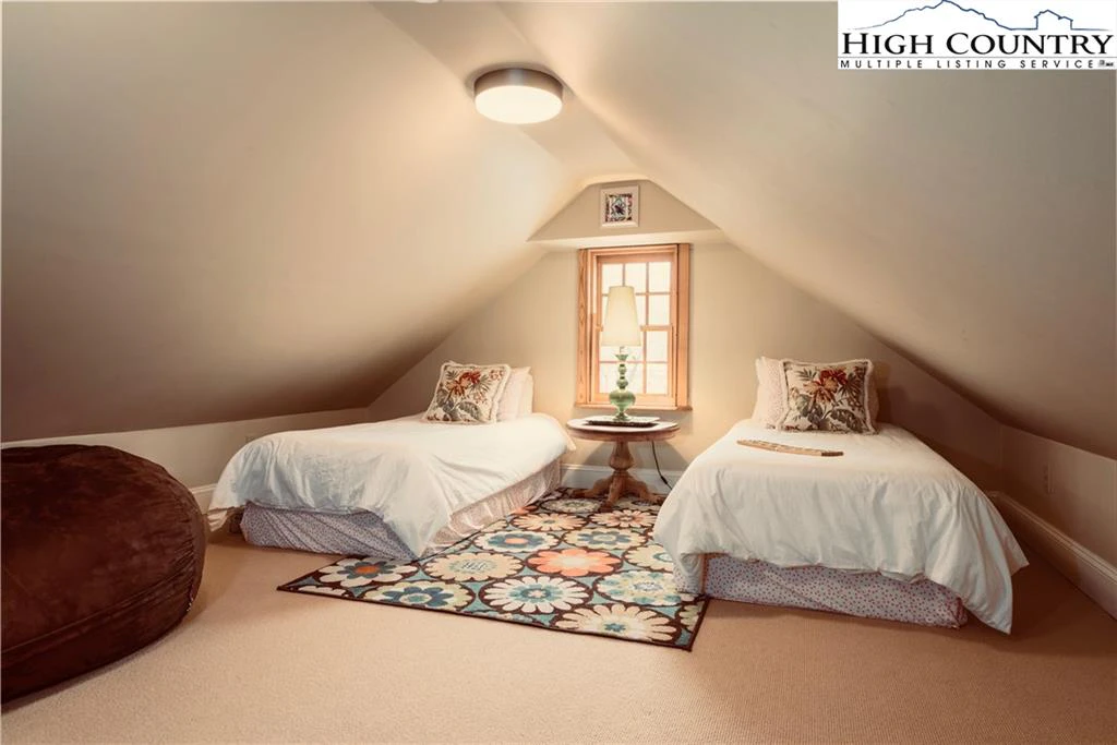 Image number 8 for the current listing