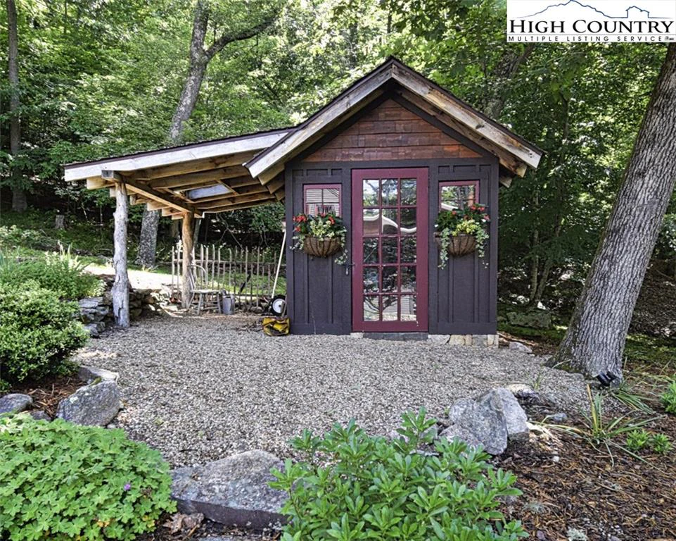 Image number 21 for the current listing