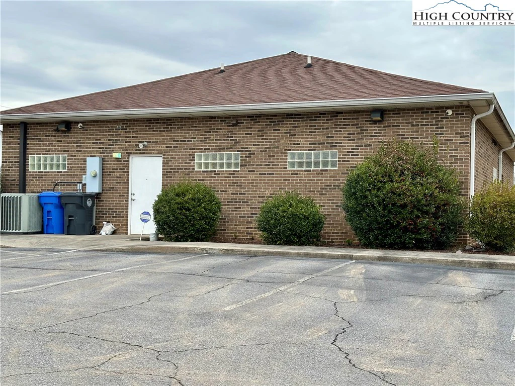 Image number 18 for the current listing