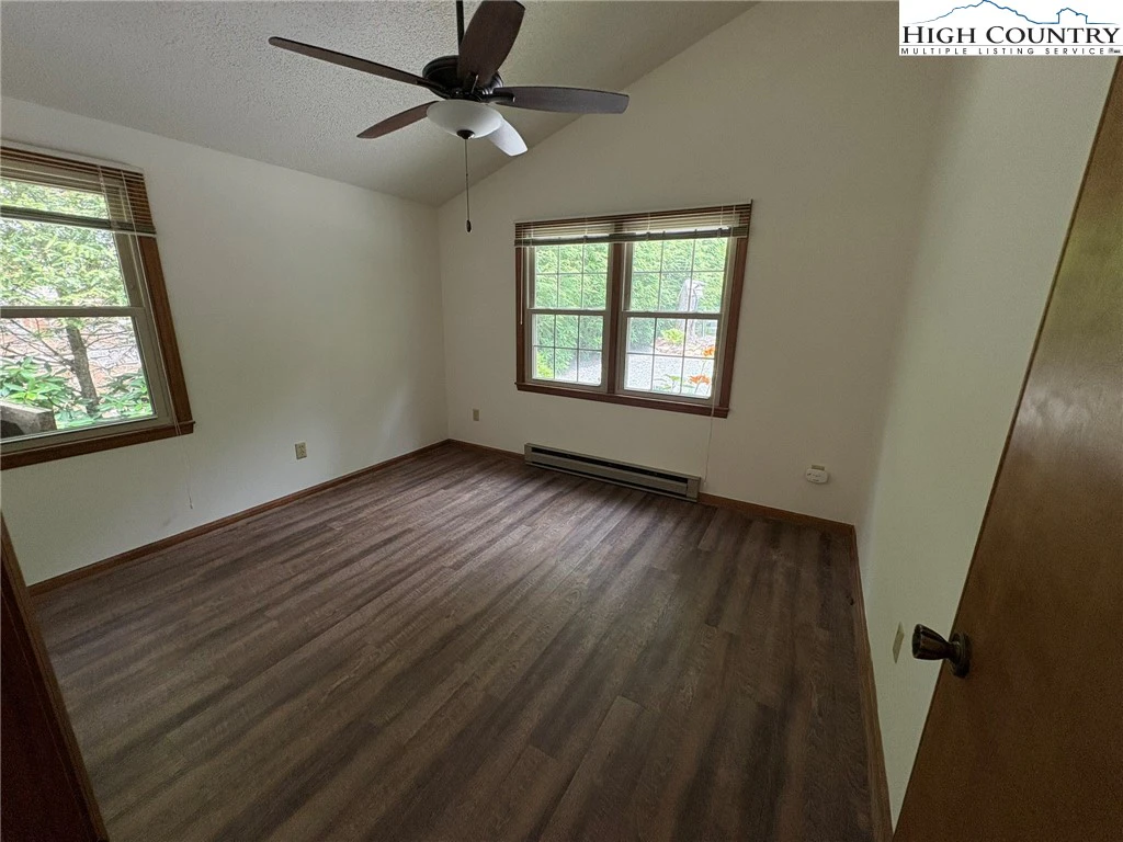 Image number 2 for the current listing