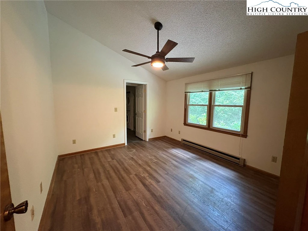 Image number 18 for the current listing