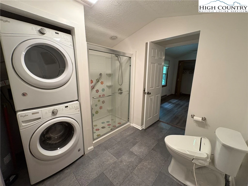 Image number 1 for the current listing