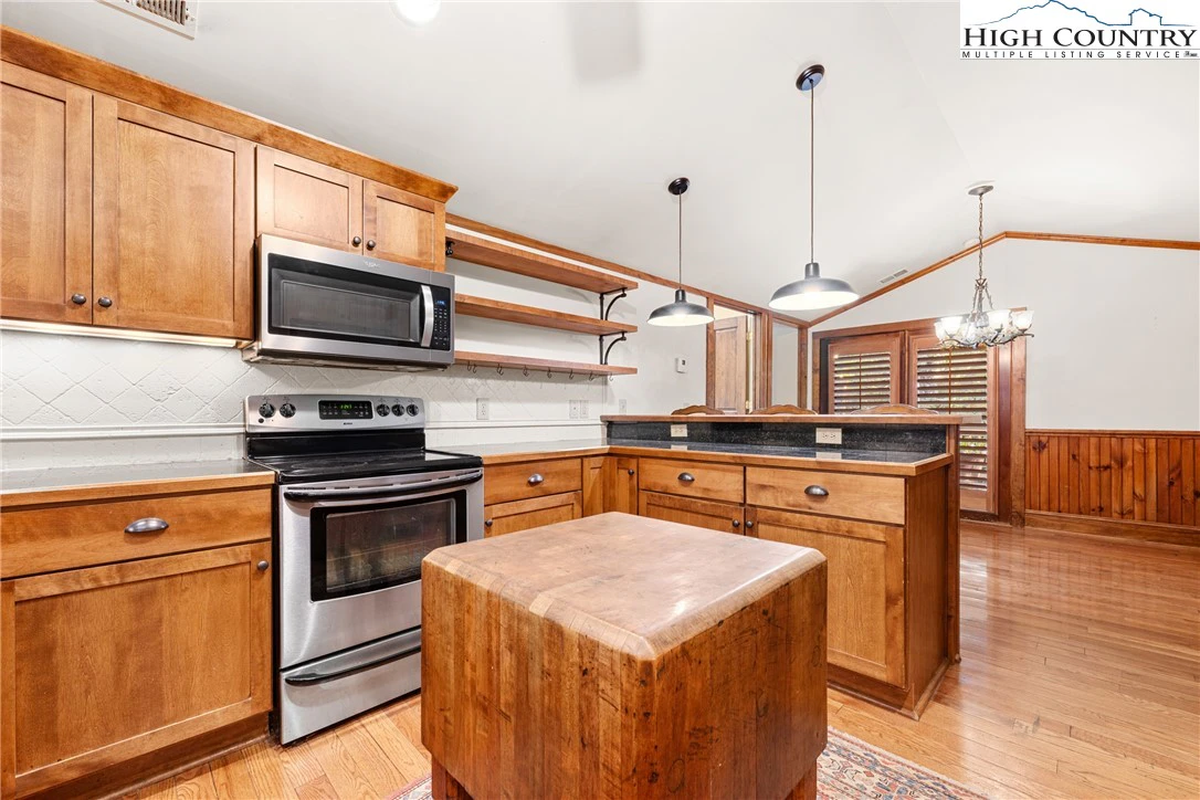 Image number 2 for the current listing