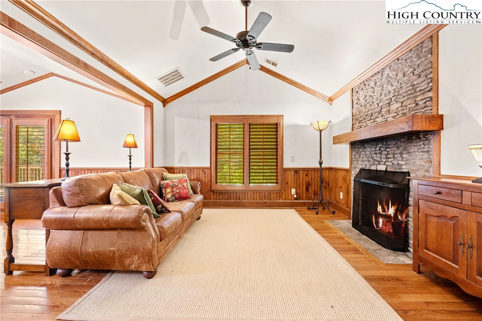 Image number 8 for the current listing
