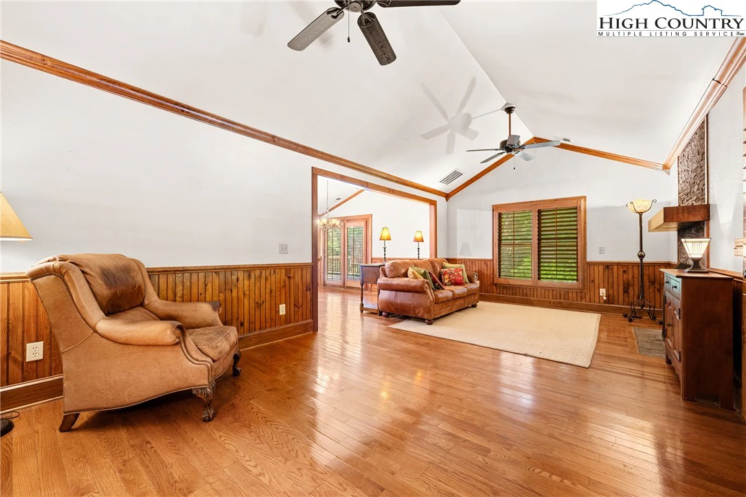 Image number 7 for the current listing