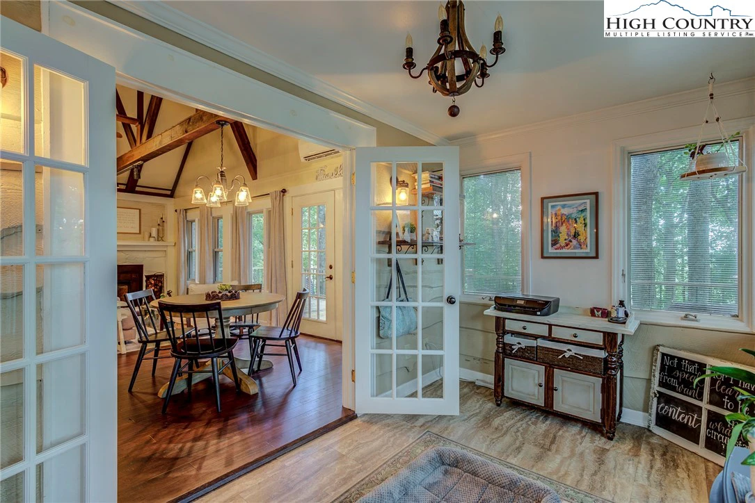 Image number 6 for the current listing