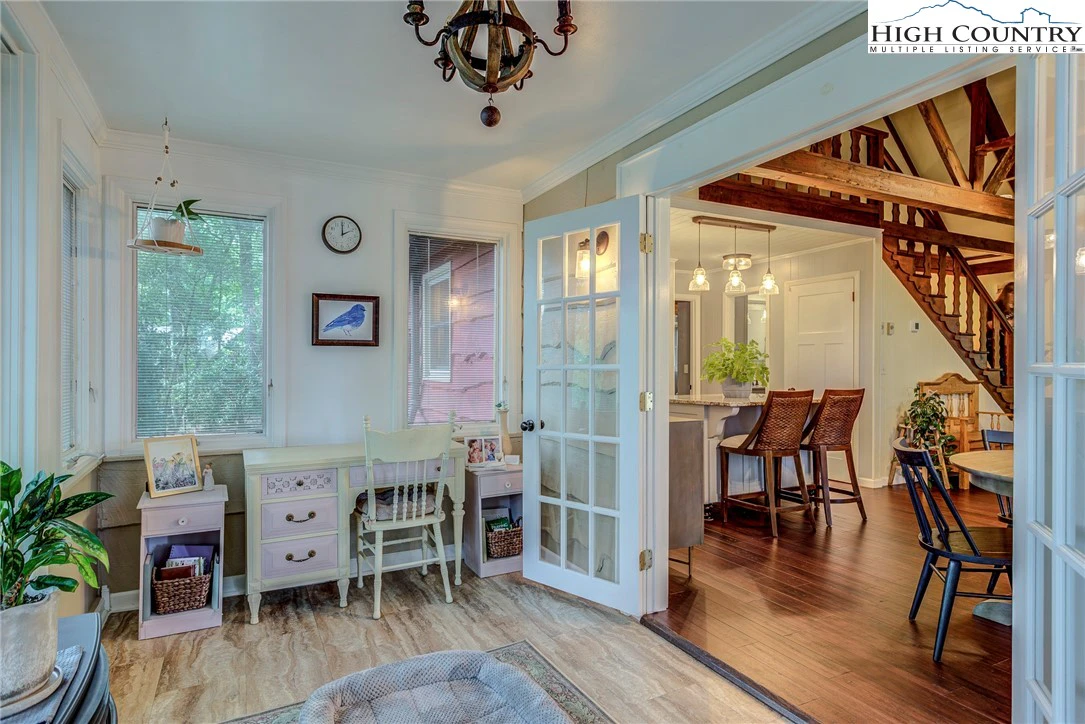 Image number 5 for the current listing