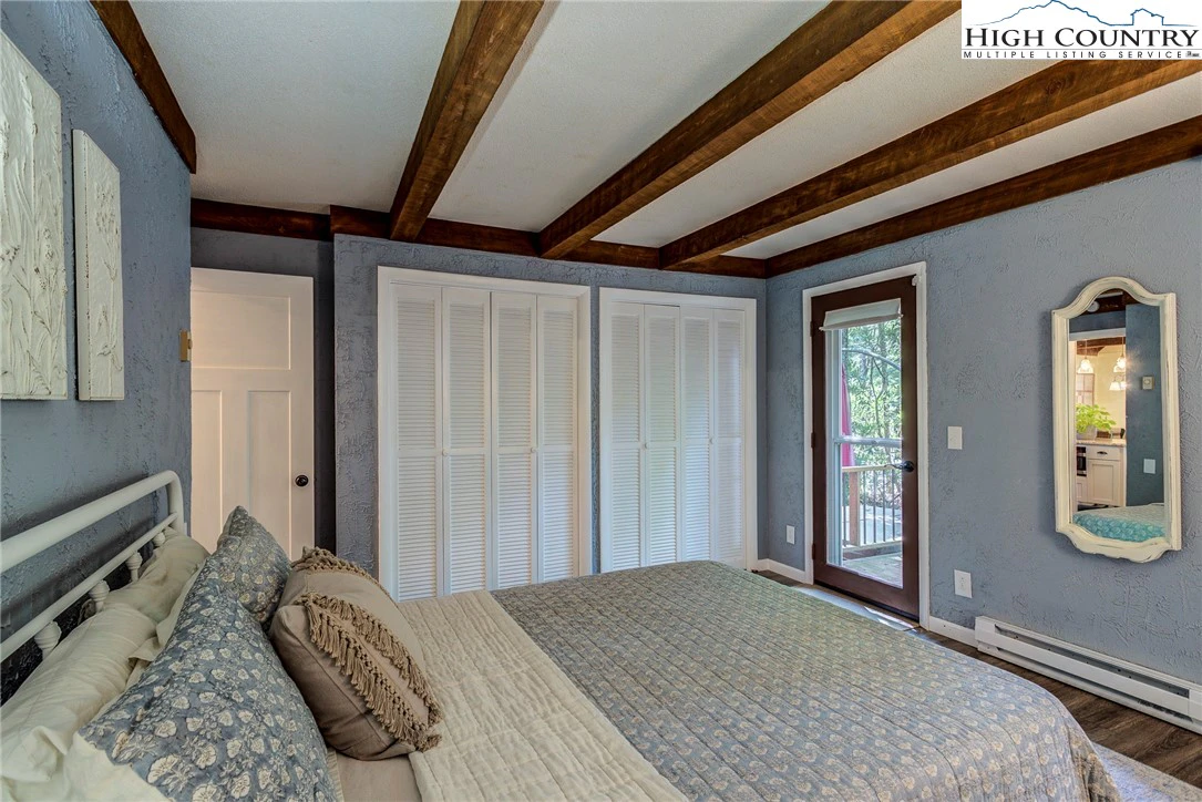 Image number 11 for the current listing