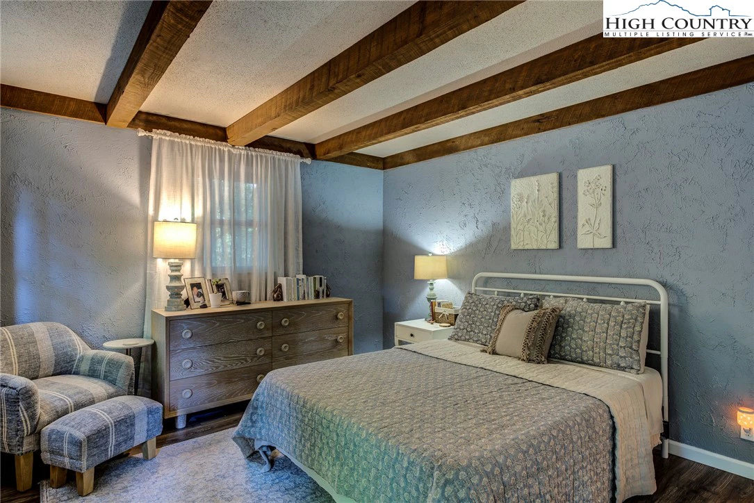 Image number 9 for the current listing