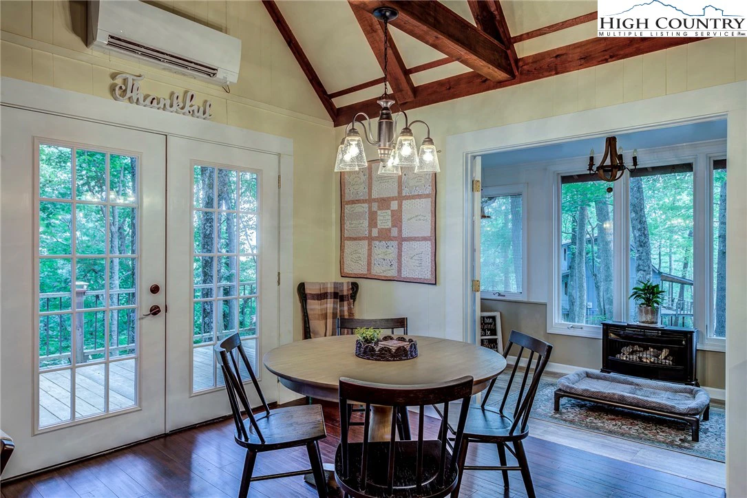 Image number 3 for the current listing