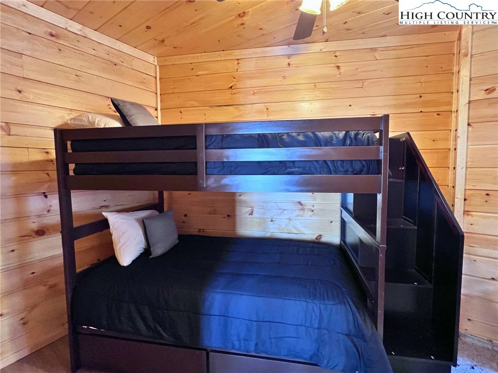 Image number 11 for the current listing