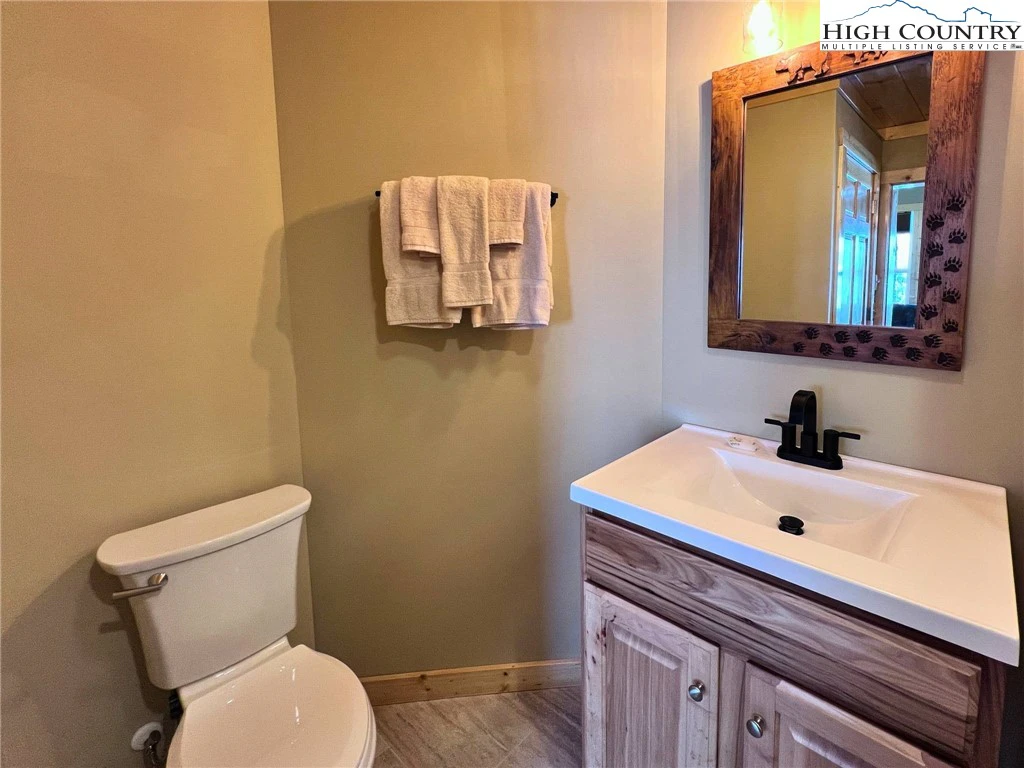 Image number 14 for the current listing
