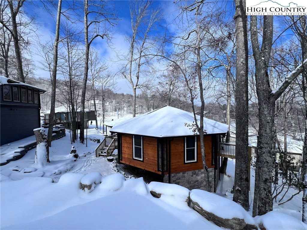 Image number 1 for the current listing