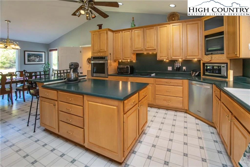 Image number 21 for the current listing