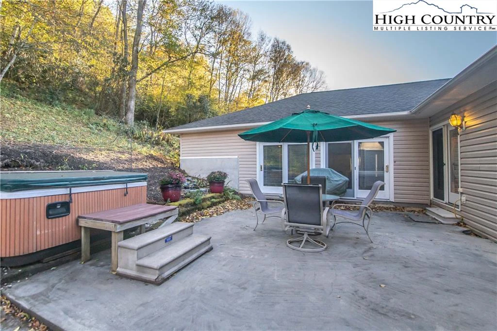 Image number 20 for the current listing