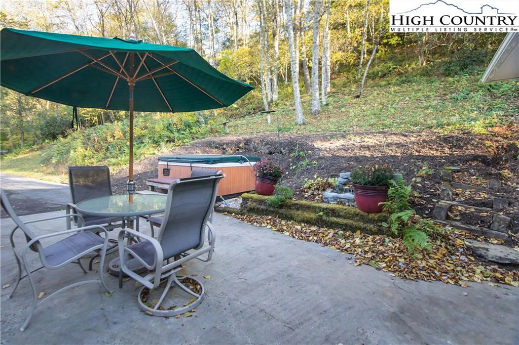 Image number 19 for the current listing