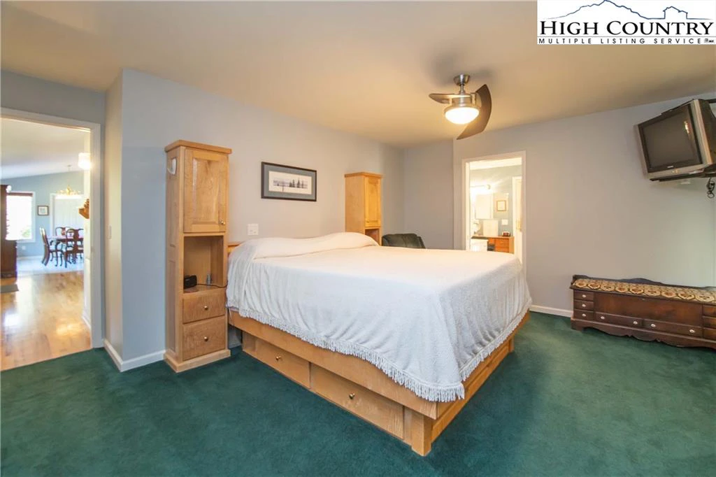 Image number 10 for the current listing