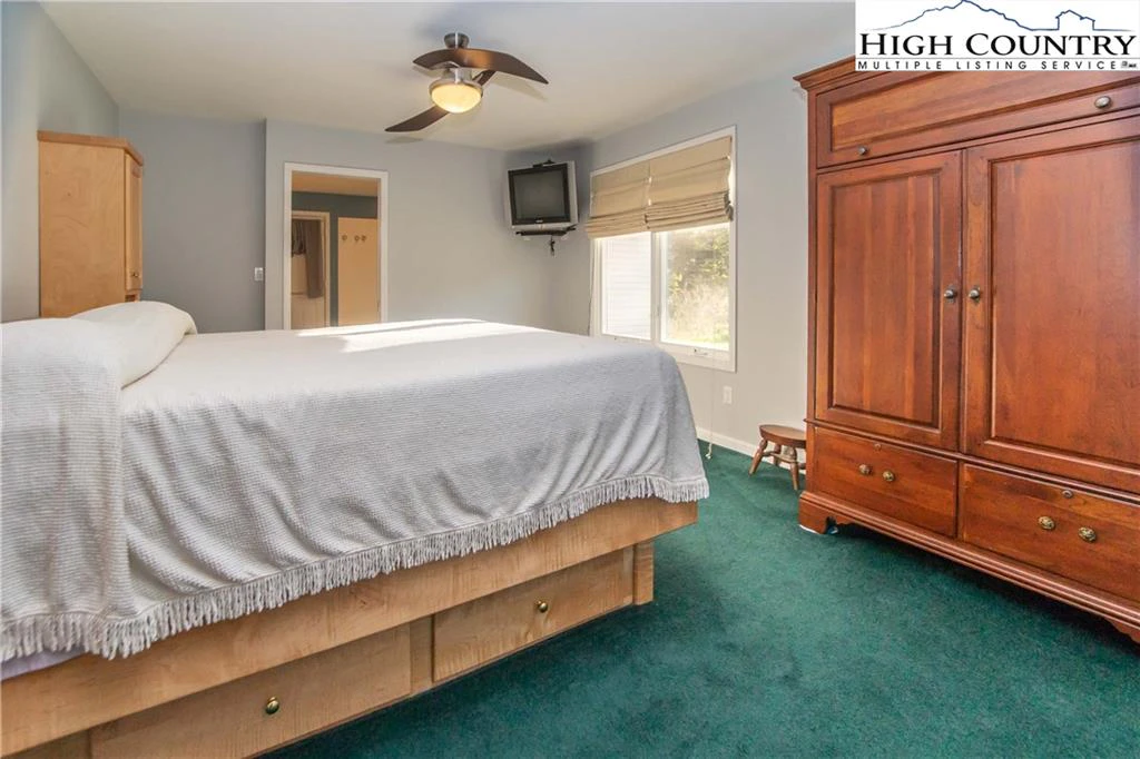 Image number 18 for the current listing