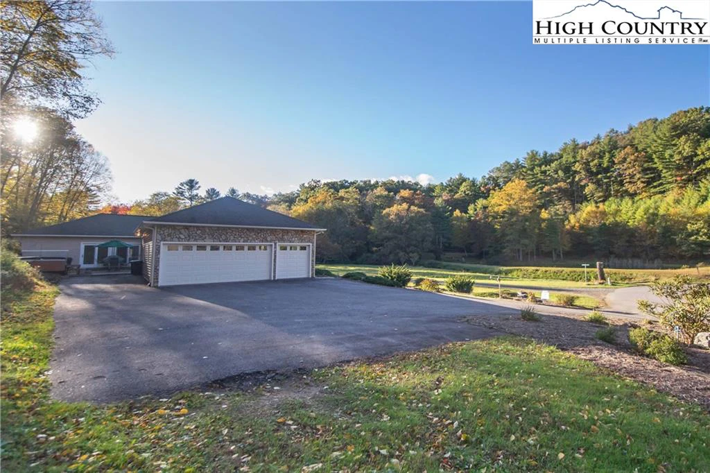 Image number 12 for the current listing