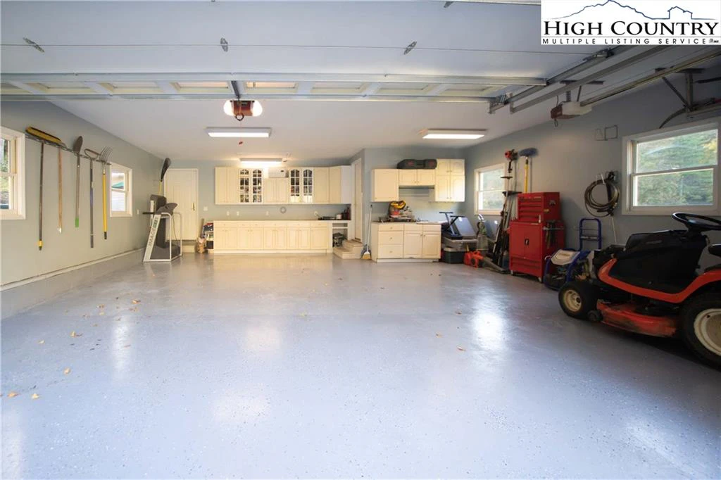 Image number 14 for the current listing