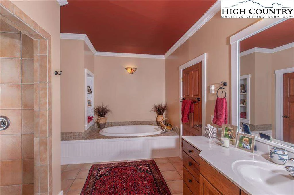 Image number 3 for the current listing