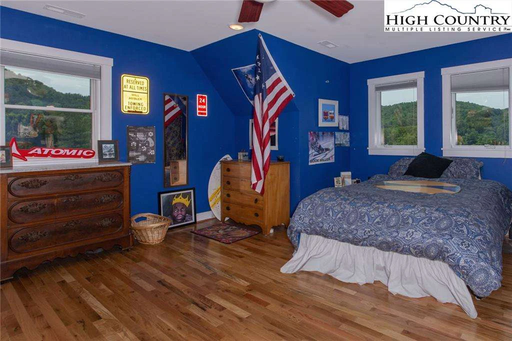 Image number 7 for the current listing