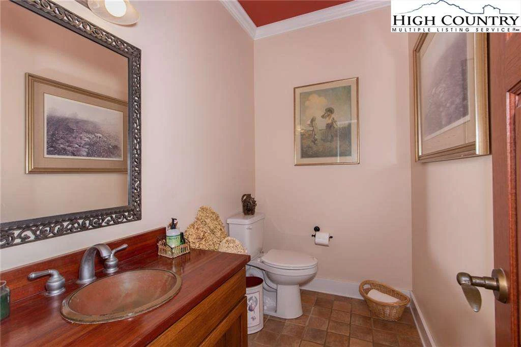 Image number 11 for the current listing