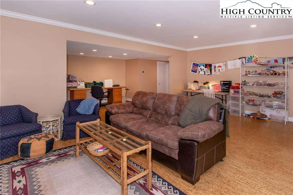 Image number 2 for the current listing