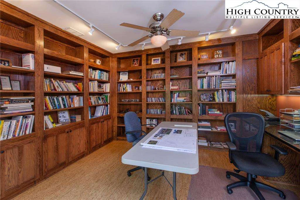 Image number 15 for the current listing