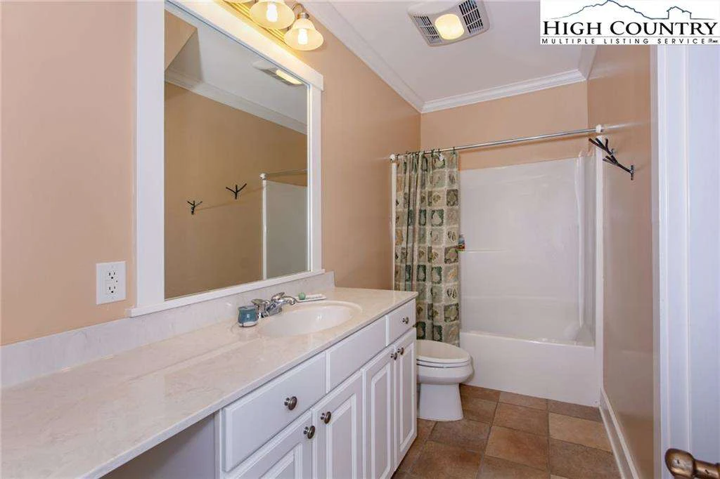 Image number 18 for the current listing