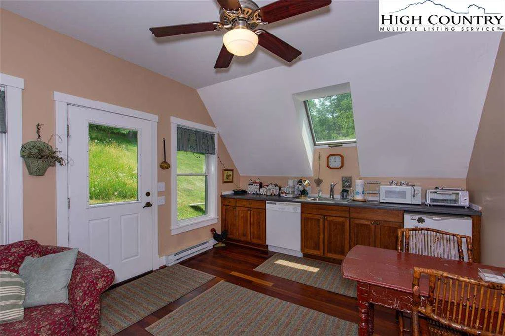 Image number 20 for the current listing