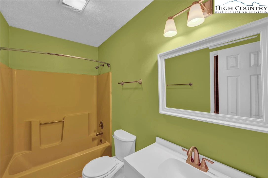 Image number 4 for the current listing