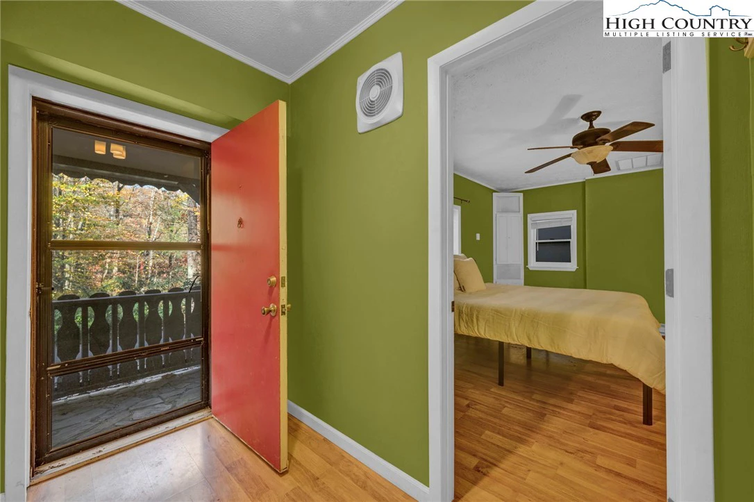 Image number 7 for the current listing