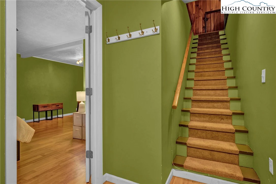 Image number 8 for the current listing