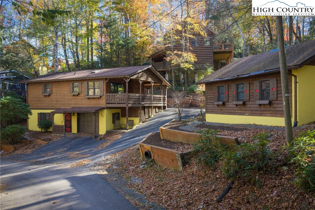 Image number 1 for the current listing