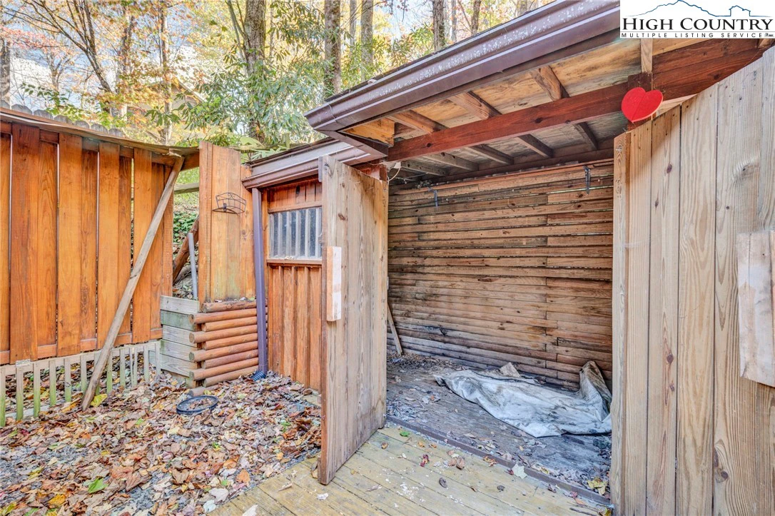 Image number 10 for the current listing