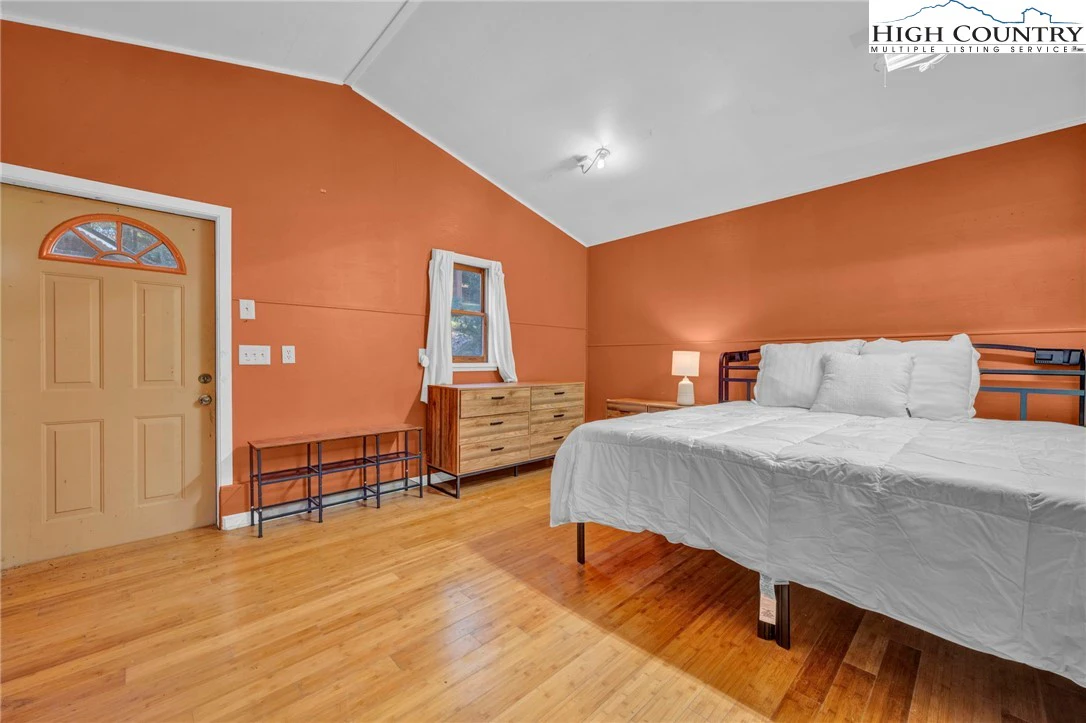 Image number 2 for the current listing