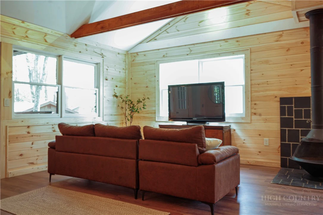 Image number 21 for the current listing