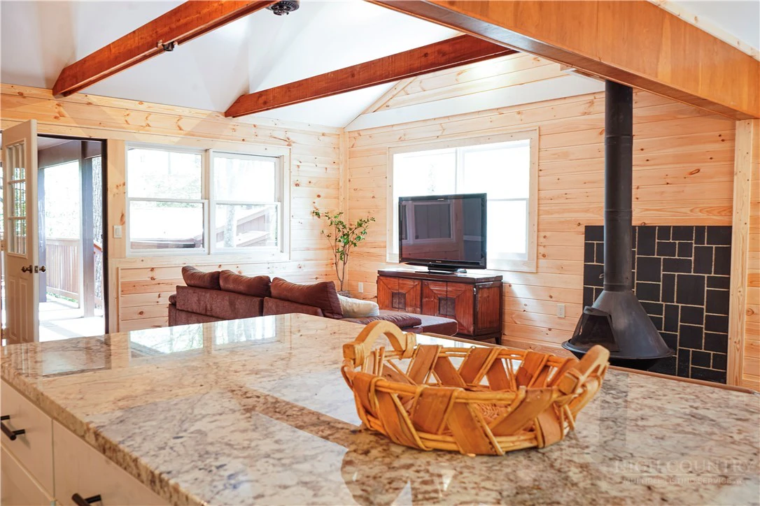 Image number 1 for the current listing