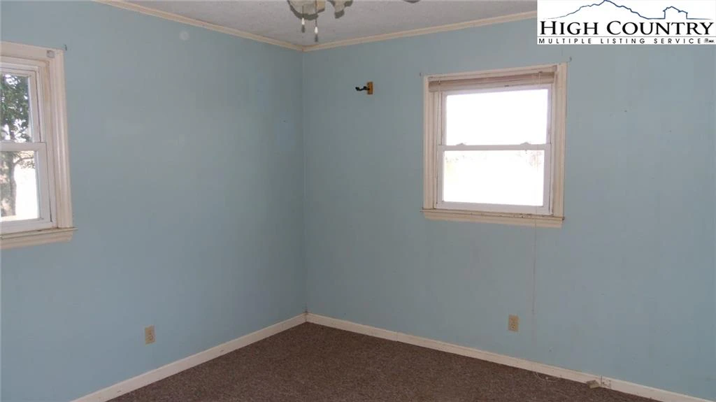 Image number 12 for the current listing