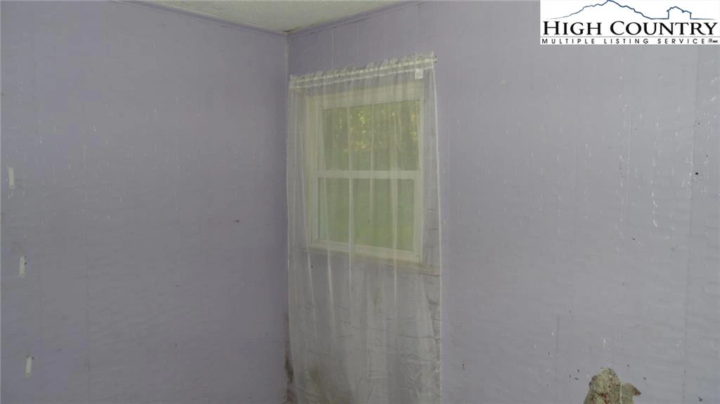 Image number 14 for the current listing