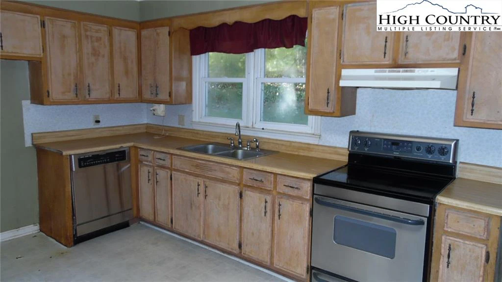 Image number 7 for the current listing