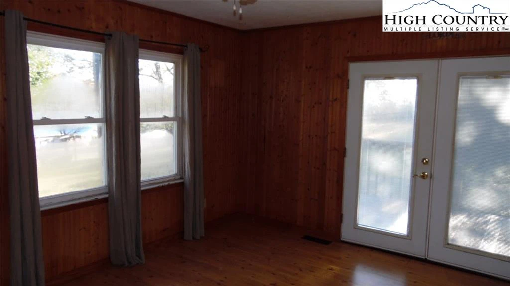 Image number 9 for the current listing