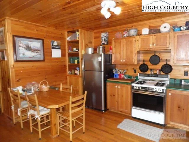 Image number 13 for the current listing