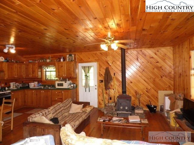 Image number 9 for the current listing
