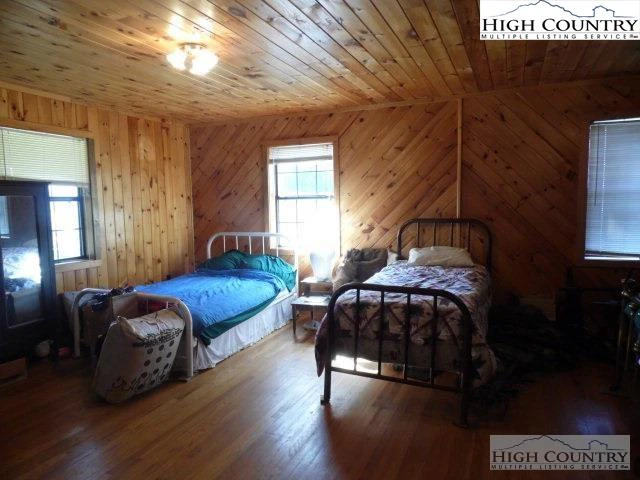 Image number 7 for the current listing