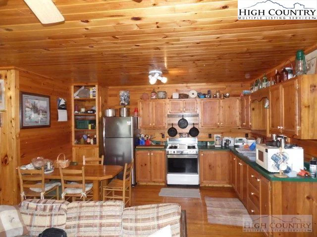 Image number 21 for the current listing