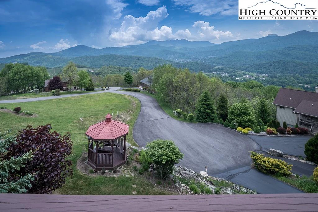 Image number 1 for the current listing