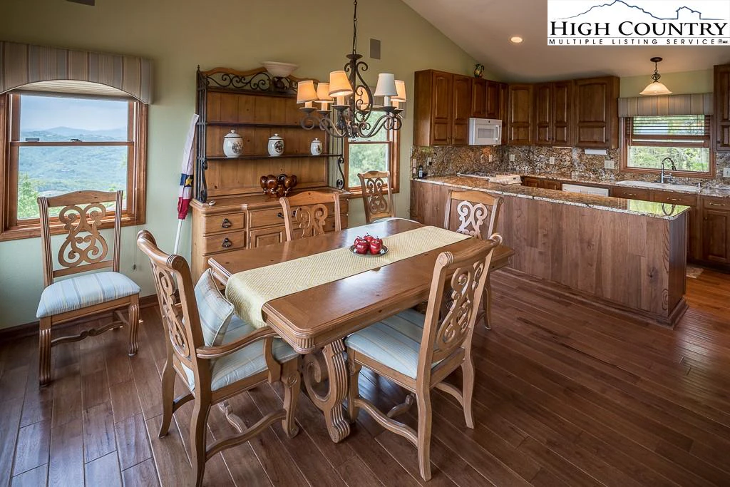 Image number 7 for the current listing
